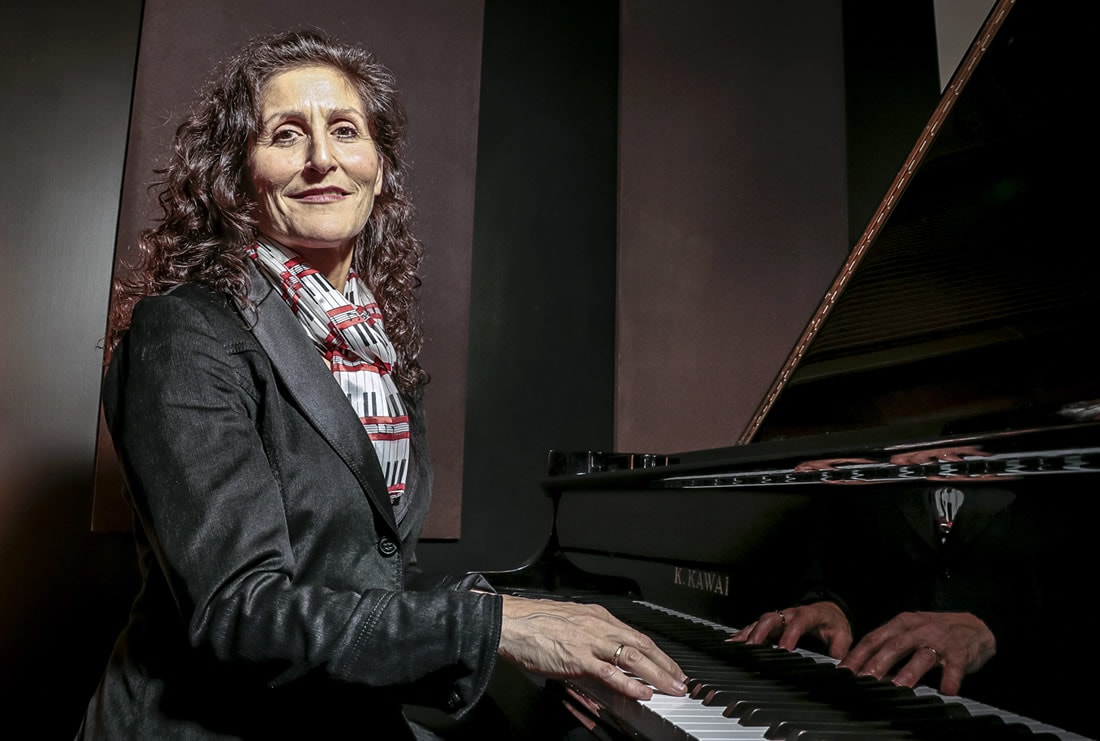 JB Piano Bar: Liane Fainsinger